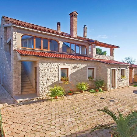 Lovely Home In Sisan With Outdoor Swimming Pool Buitenkant foto