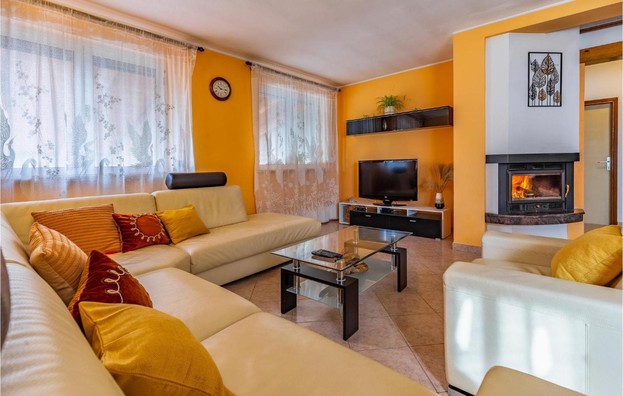 Lovely Home In Sisan With Outdoor Swimming Pool Buitenkant foto