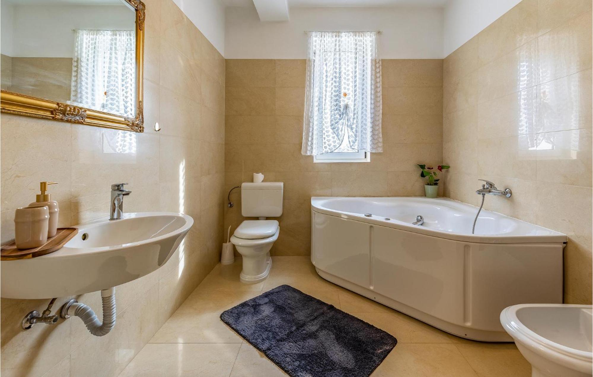 Lovely Home In Sisan With Outdoor Swimming Pool Buitenkant foto