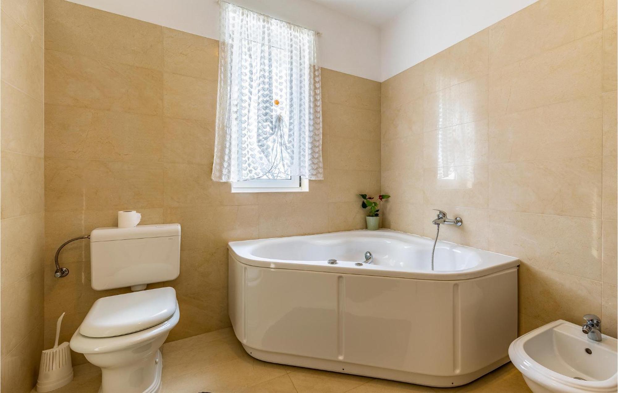 Lovely Home In Sisan With Outdoor Swimming Pool Buitenkant foto